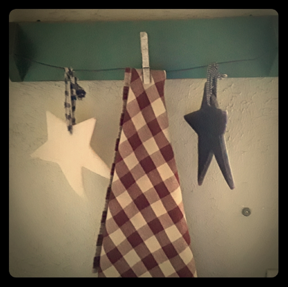 Primitive towel hanger